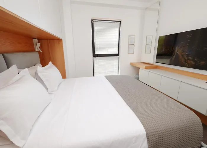 Albania Haven 2a * ティラナ